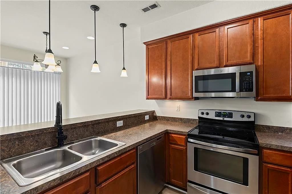 909 Deep Creek RN, CHESAPEAKE VA 23323 - Photo 4