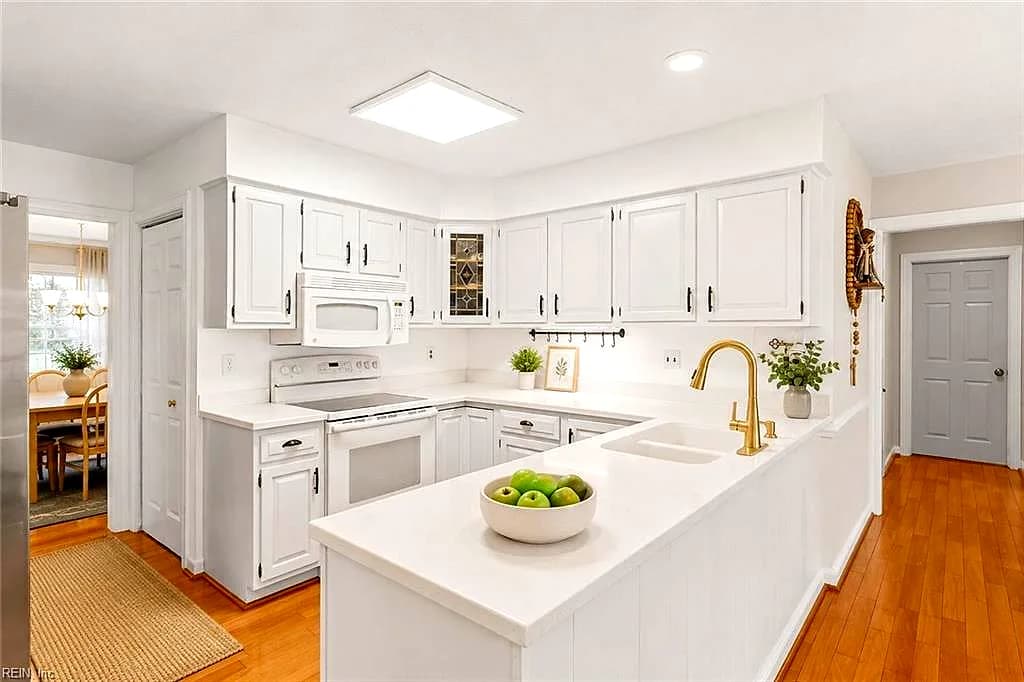 933 Lockspur CRES, NEWPORTNEWS VA 23608 - Photo 4