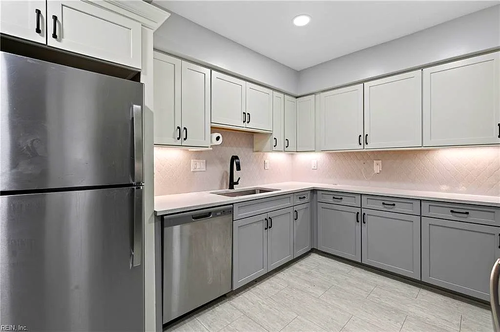 2056 Atwater CIR, NORFOLK VA 23509