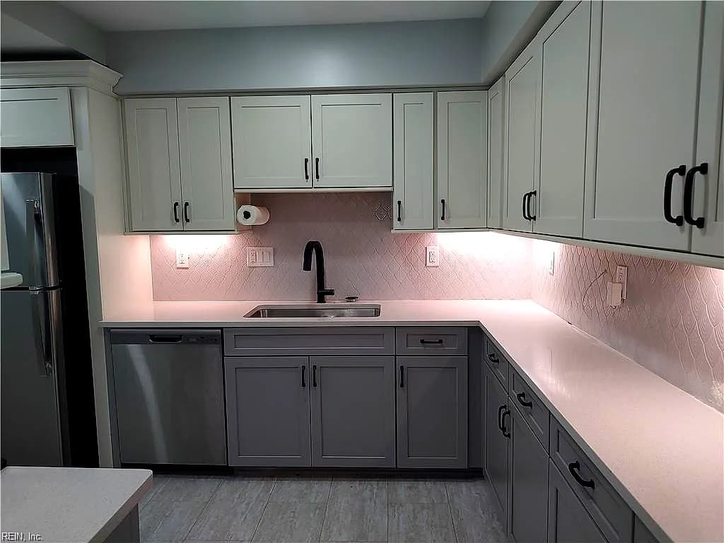 2056 Atwater CIR, NORFOLK VA 23509 - Photo 4