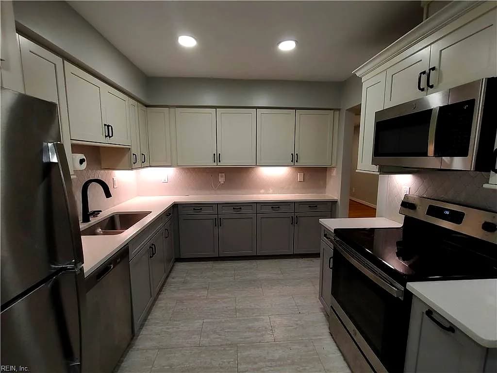 2056 Atwater CIR, NORFOLK VA 23509 - Photo 5