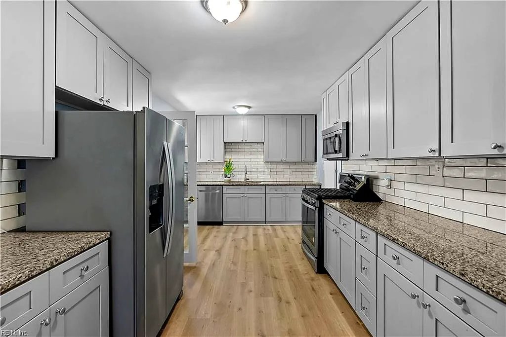 48 Cornwall TER, HAMPTON VA 23666