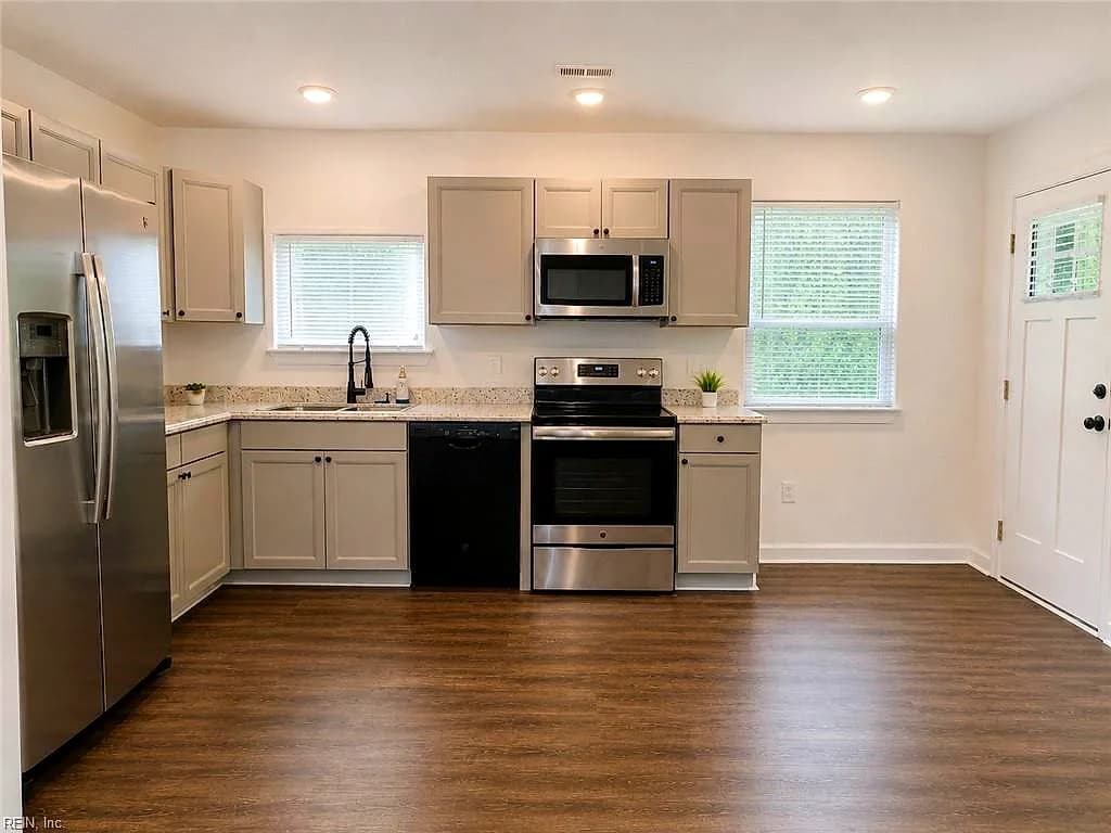 239 Libby ST, HAMPTON VA 23663 - Photo 3