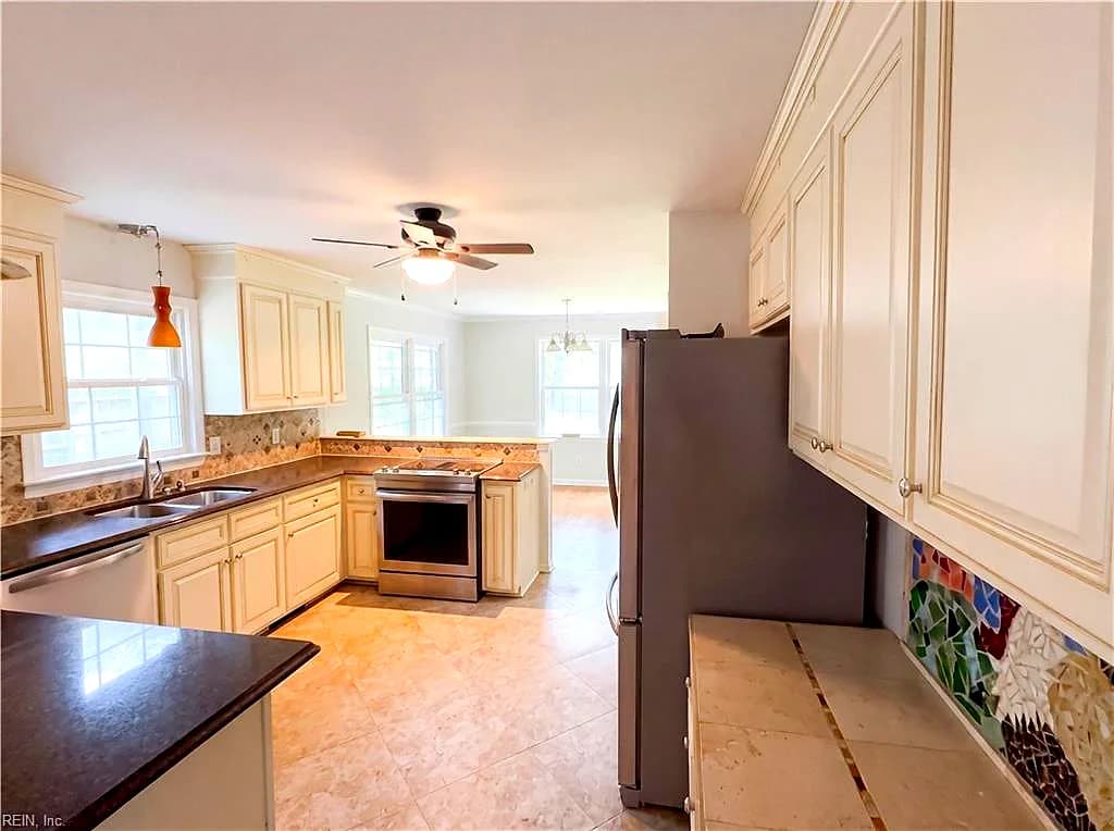 101 Bonito DR, YORKTOWN VA 23692 - Photo 3