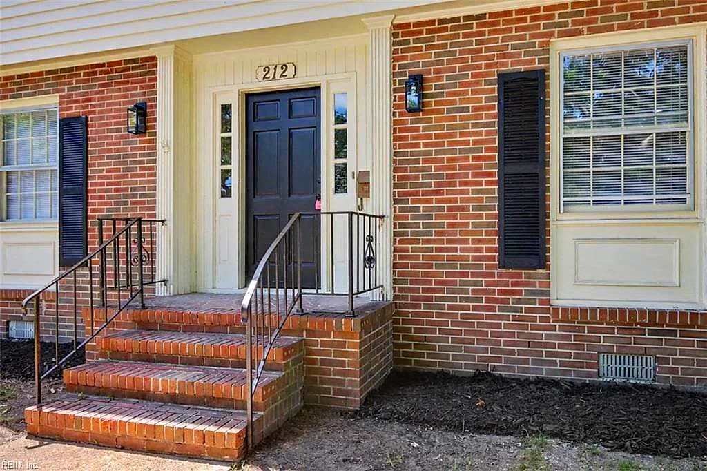 212 Watkins DR, HAMPTON VA 23669 - Photo 5
