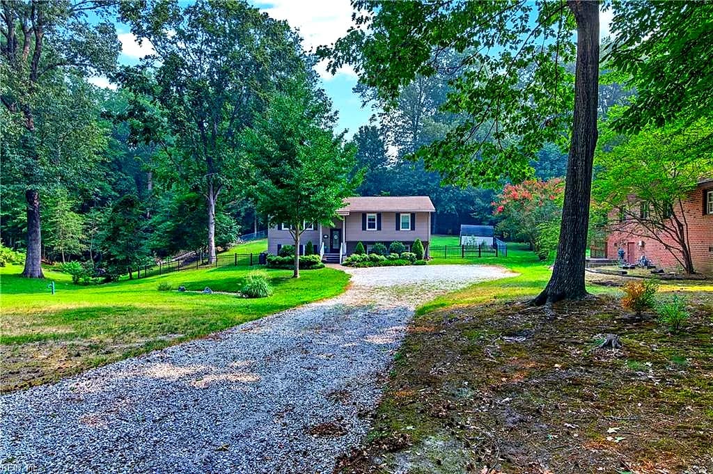 303 Marl Ravine RD, YORKTOWN VA 23692 - Photo 4