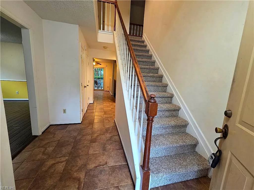 553 Broad Bend CIR, CHESAPEAKE VA 23320 - Photo 5