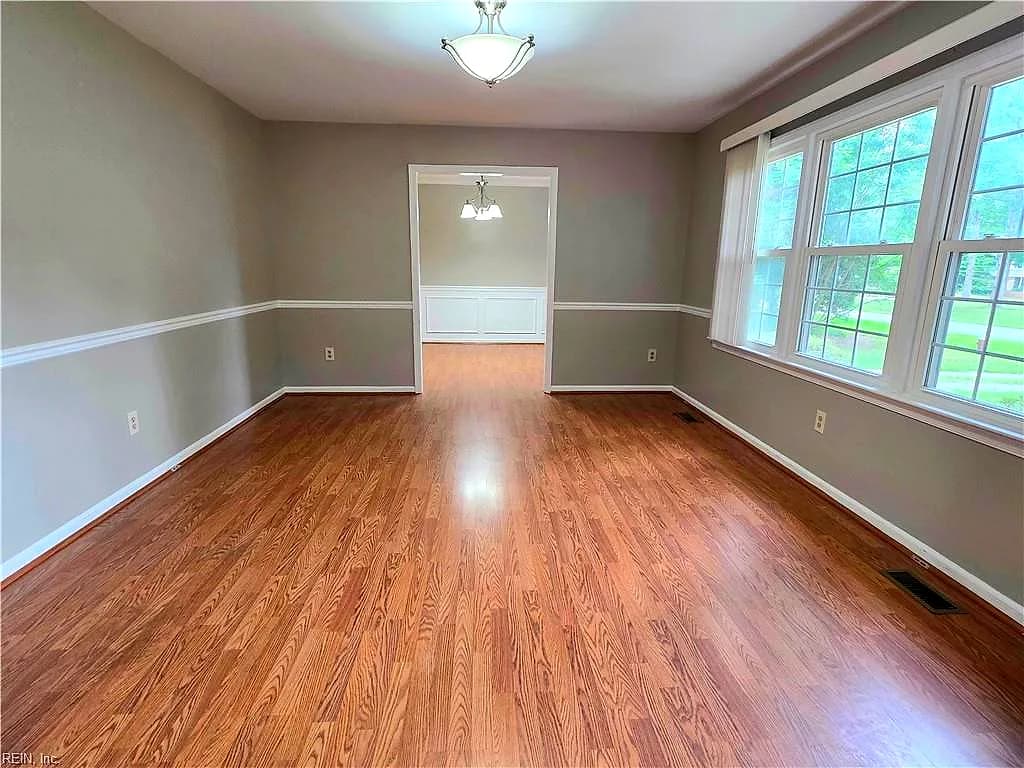 409 Rosewood LN, YORKTOWN VA 23692 - Photo 4