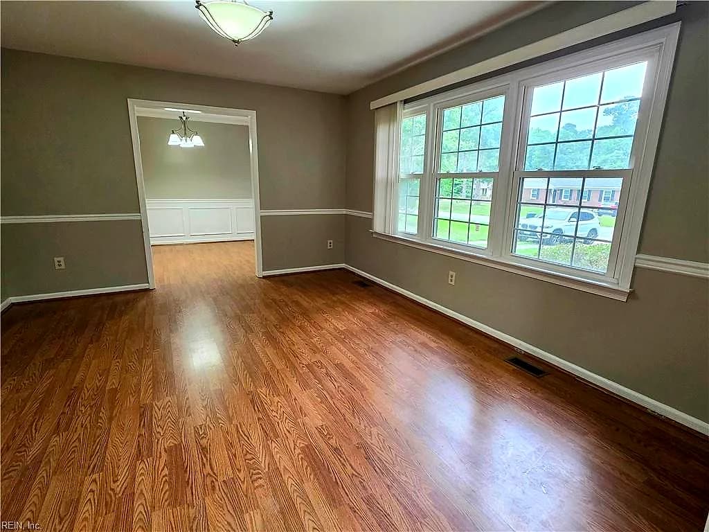 409 Rosewood LN, YORKTOWN VA 23692 - Photo 5