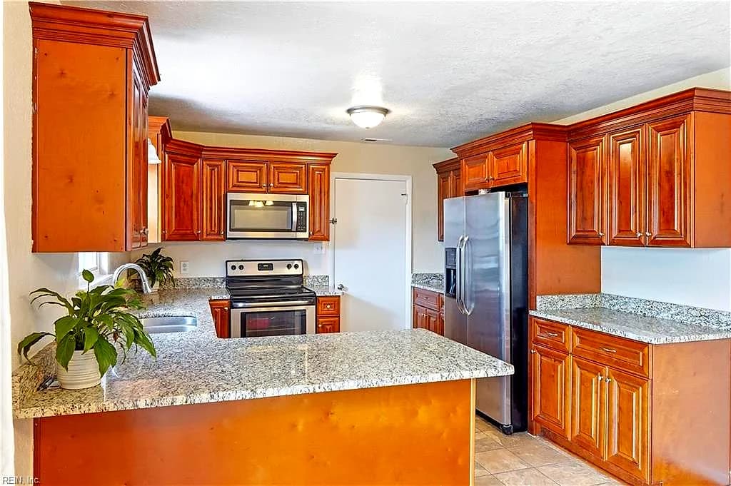 3869 William Penn BLVD, VIRGINIA BEACH VA 23452 - Photo 3