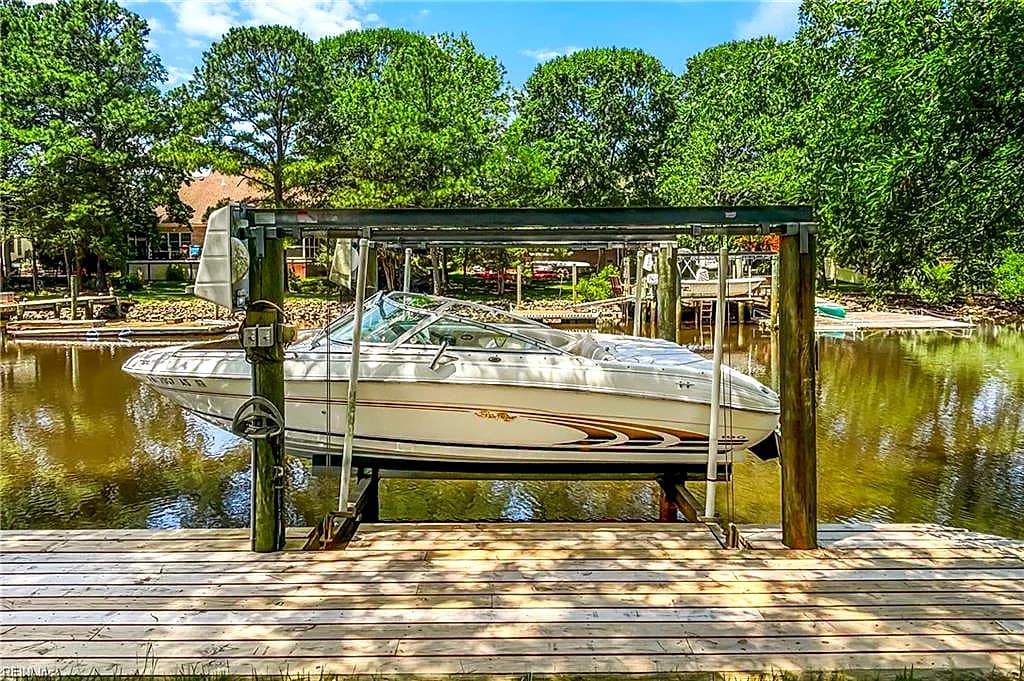 220 Deepwater DR, CHESAPEAKE VA 23322 - Photo 4