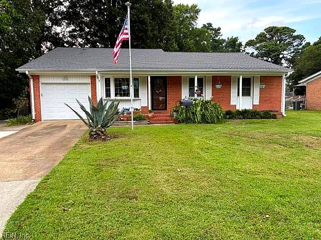 15 Beach RD, HAMPTON VA 23664