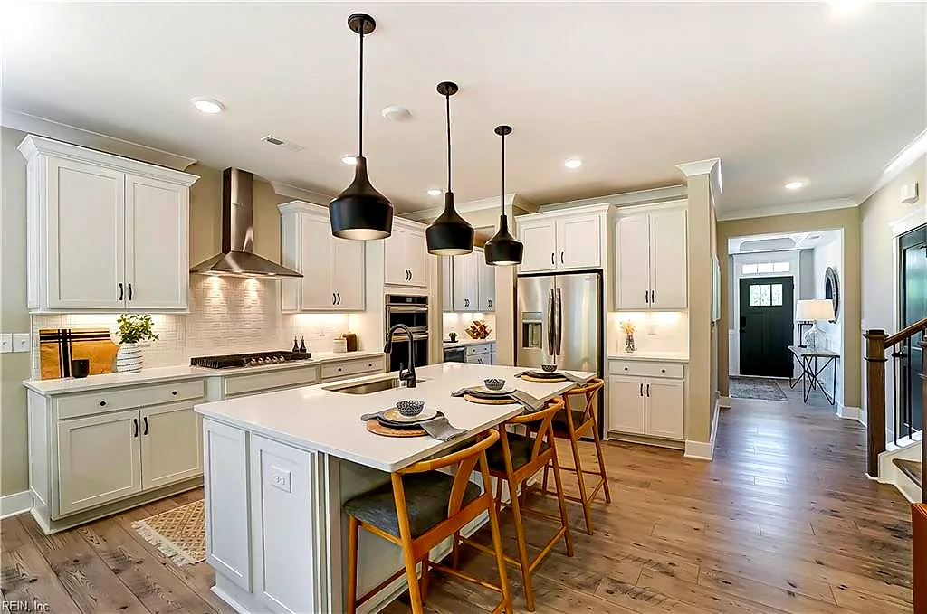 12310 Ava LN, Windsor — 5 bed Residential, 3,047 sqft