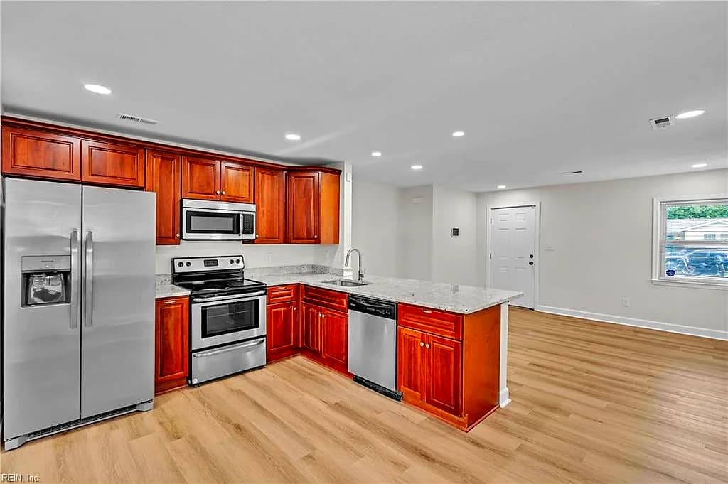 543 Draper DR, NORFOLK VA 23505 - Photo 2