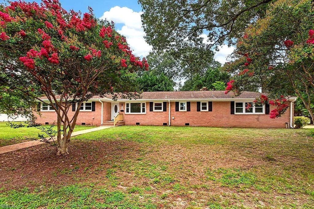 404 Ella Taylor RD, YORKTOWN VA 23692