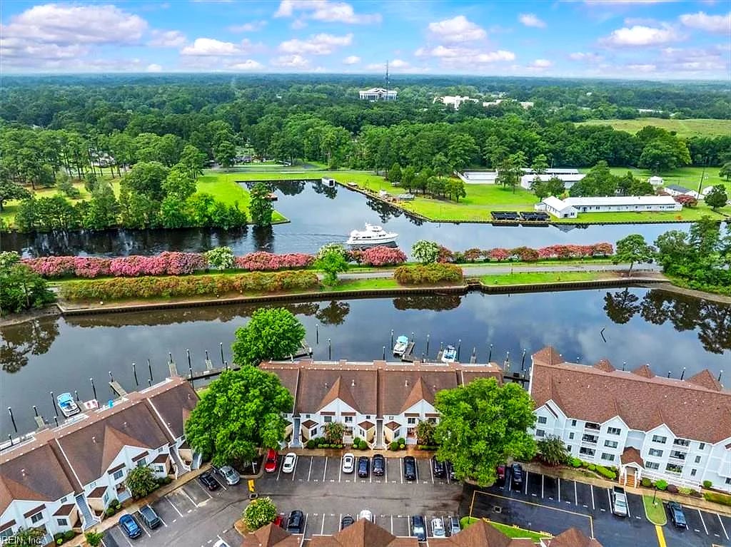173 Harbor Watch DR, CHESAPEAKE VA 23320