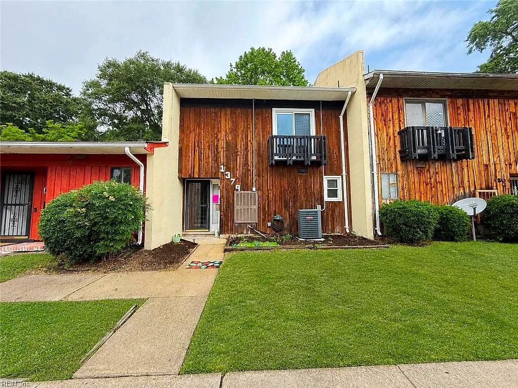 1379 E Tanners Creek DR, NORFOLK VA 23513 - Main photo