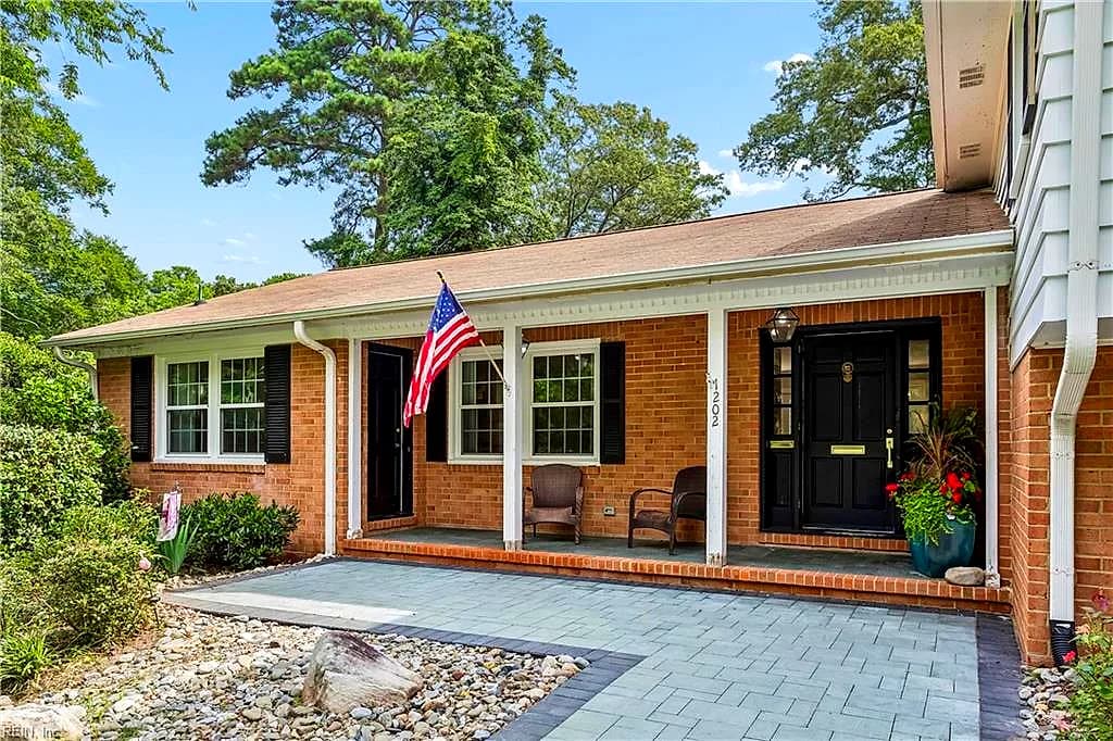 1202 Riverside DR, NEWPORT NEWS VA 23606 - Photo 4