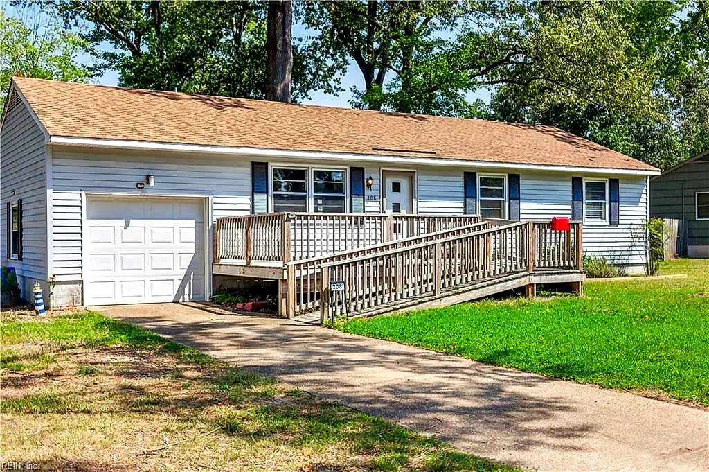 208 Collins DR, NEWPORT NEWS VA 23601