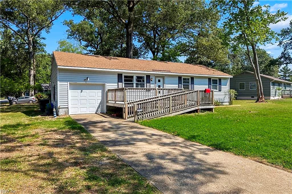 208 Collins DR, NEWPORT NEWS VA 23601 - Photo 4