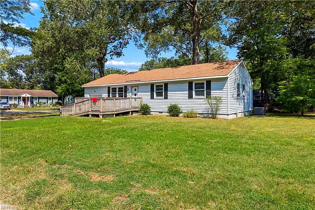 208 Collins DR, NEWPORT NEWS VA 23601 - Photo 5