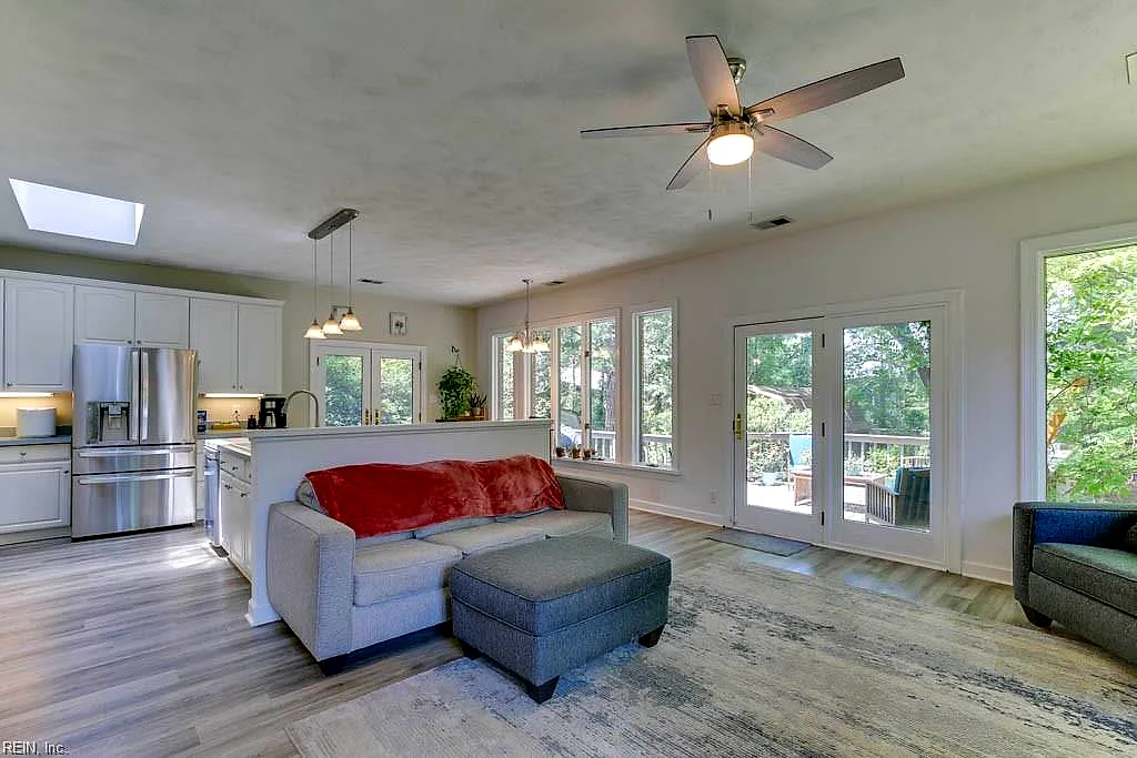132 Causeway DR, CHESAPEAKE VA 23322
