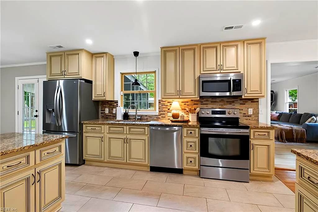202 Cannister CT, HAMPTON VA 23669 - Photo 4