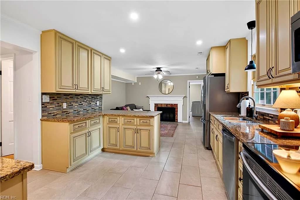 202 Cannister CT, HAMPTON VA 23669 - Photo 5