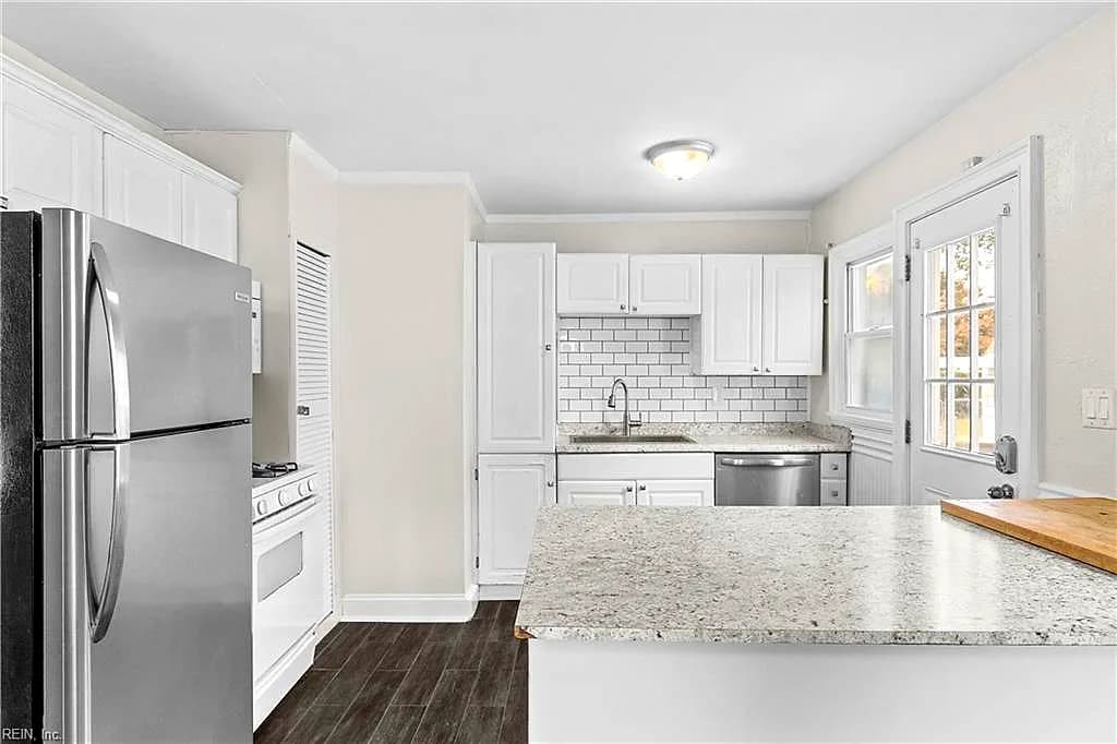 8101 Kenwood DR, NORFOLK VA 23518 - Photo 4