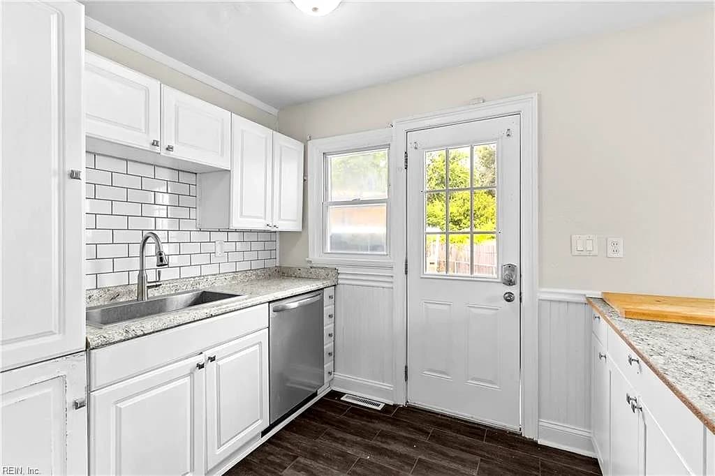 8101 Kenwood DR, NORFOLK VA 23518 - Photo 5