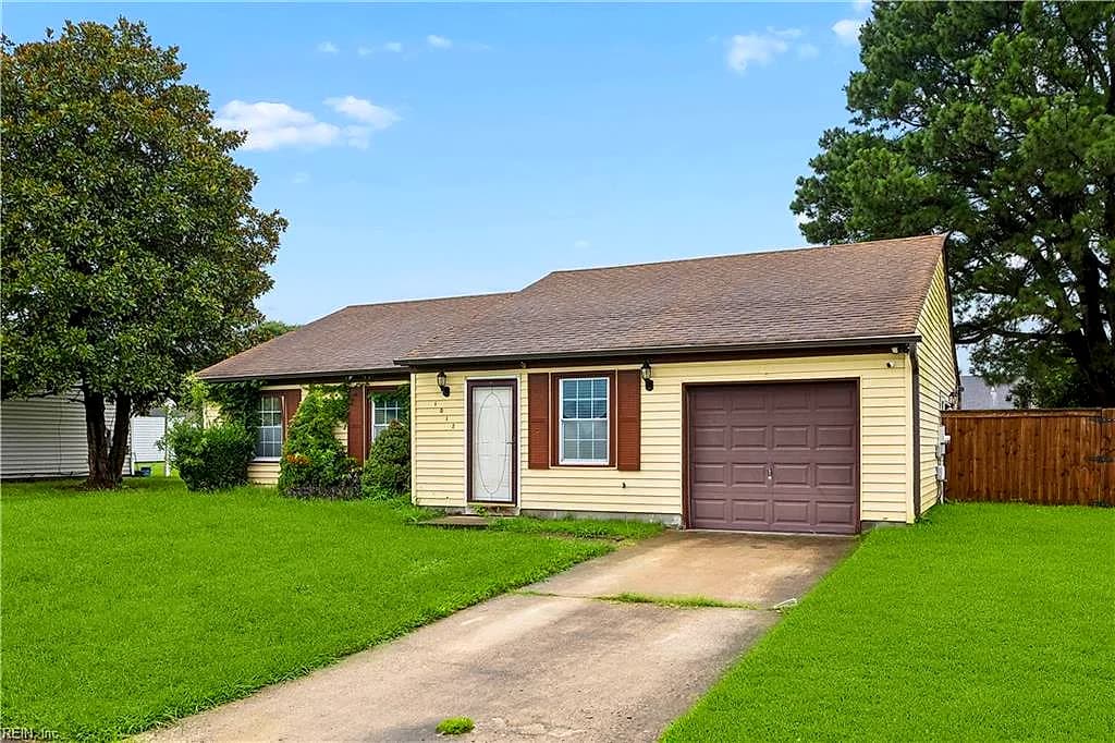 1012 Sir Gawaine DR, CHESAPEAKE VA 23323 - Photo 3