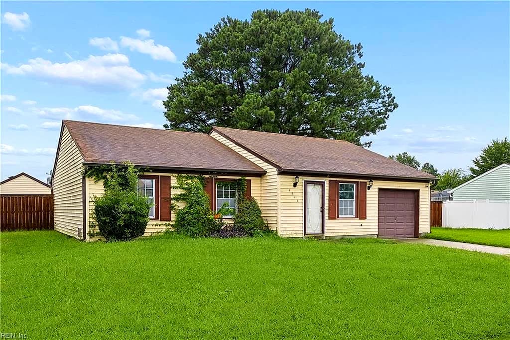 1012 Sir Gawaine DR, CHESAPEAKE VA 23323 - Photo 4