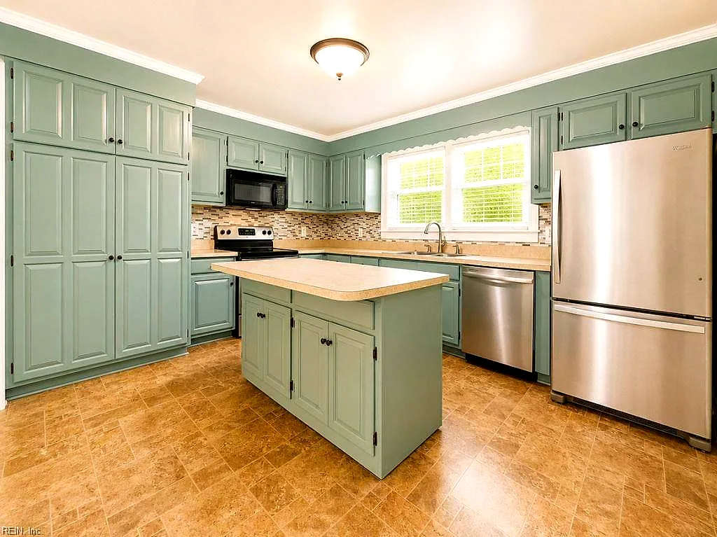 712 Avalon AVE, VIRGINIA BEACH VA 23464