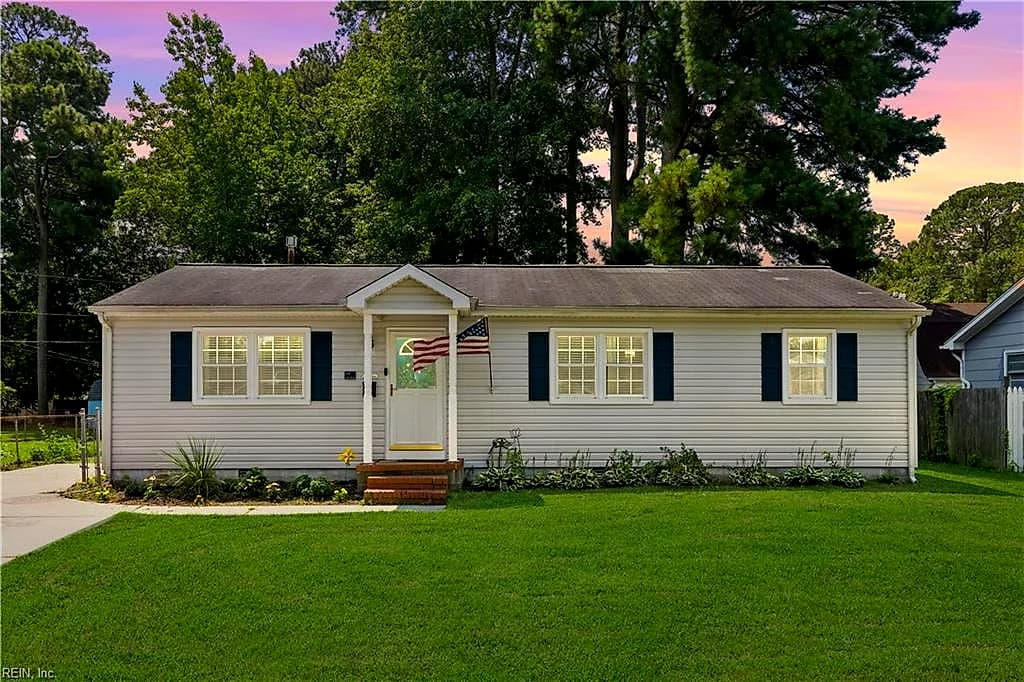 102 Temple ST, HAMPTON VA 23664 - Photo 2