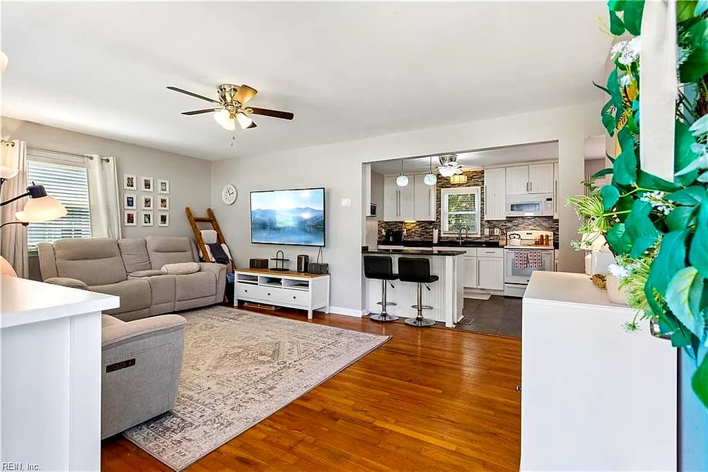 102 Temple ST, HAMPTON VA 23664 - Photo 3