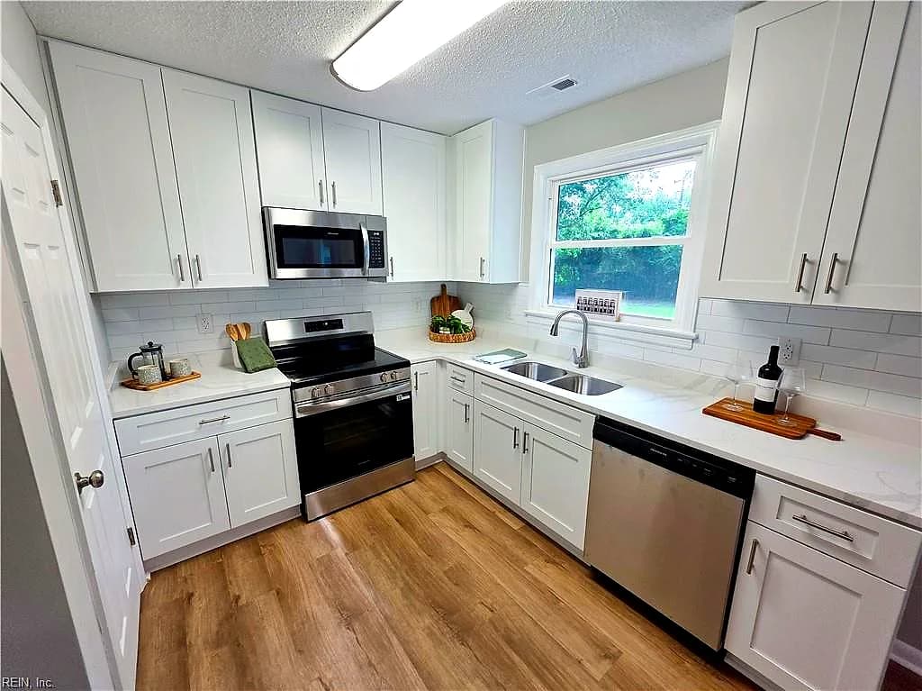 1012 Reon DR, VIRGINIA BEACH VA 23464 - Photo 5