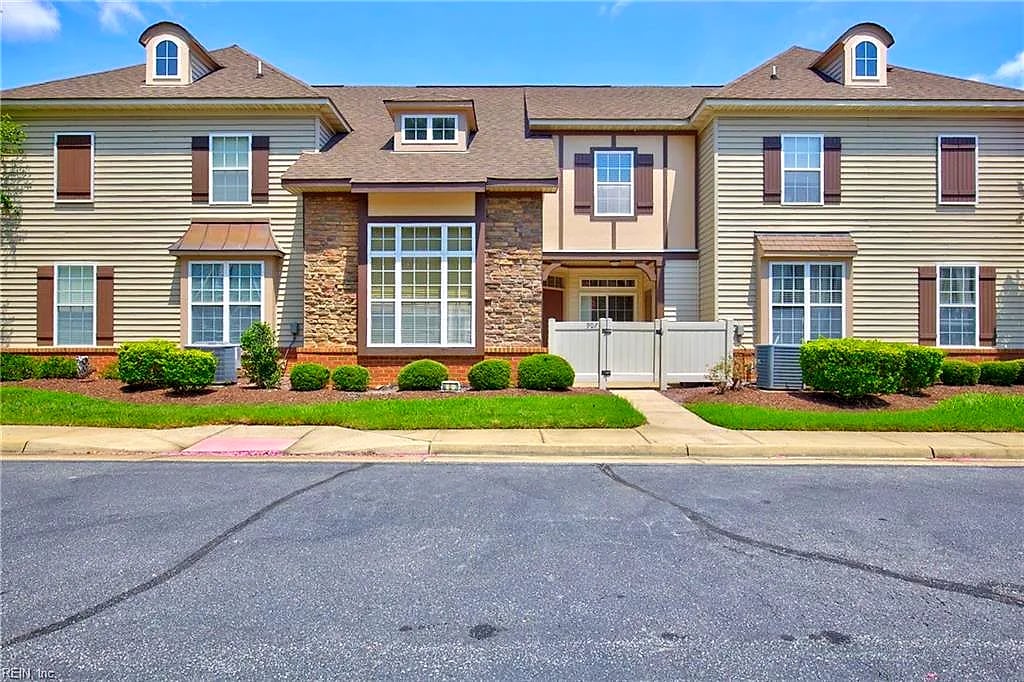 907 Rivers ARCH, Carrollton — 2 bed Residential, 1,479 sqft