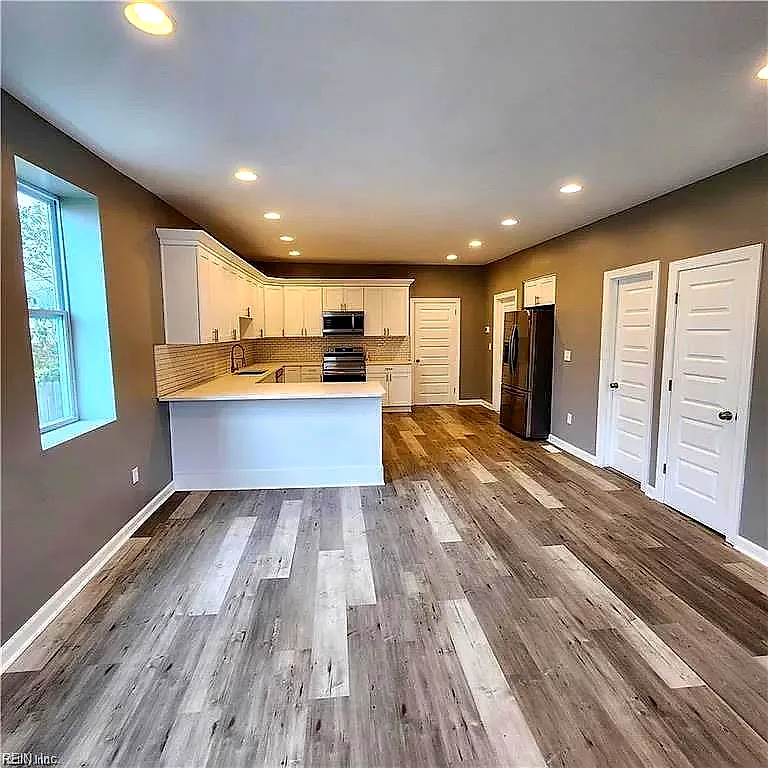 248 Chapel ST, Hampton — Multi Family Residential, 1,890 sqft