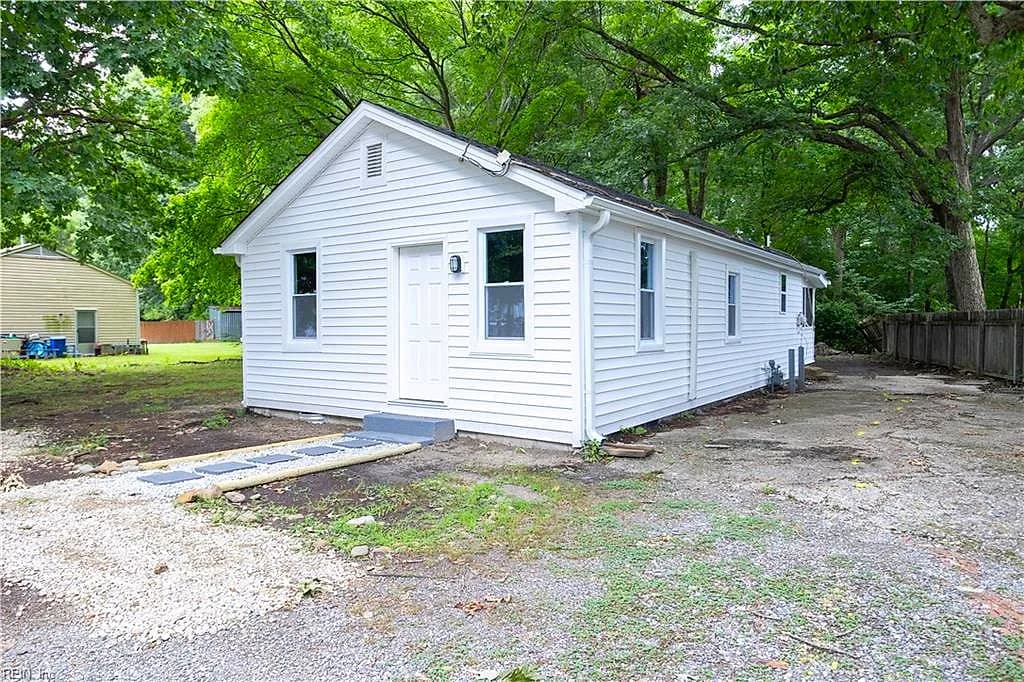 345 Tabbs LN, NEWPORT NEWS VA 23602 - Photo 2