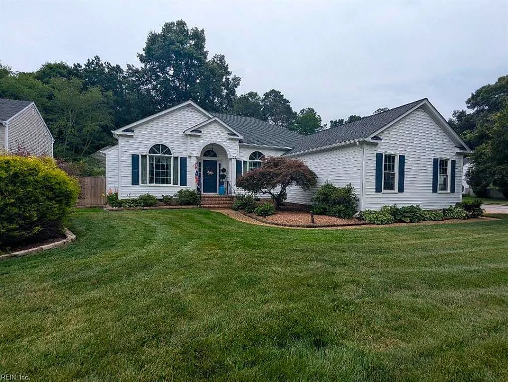 101 Seagrams CT, YORKTOWN VA 23693