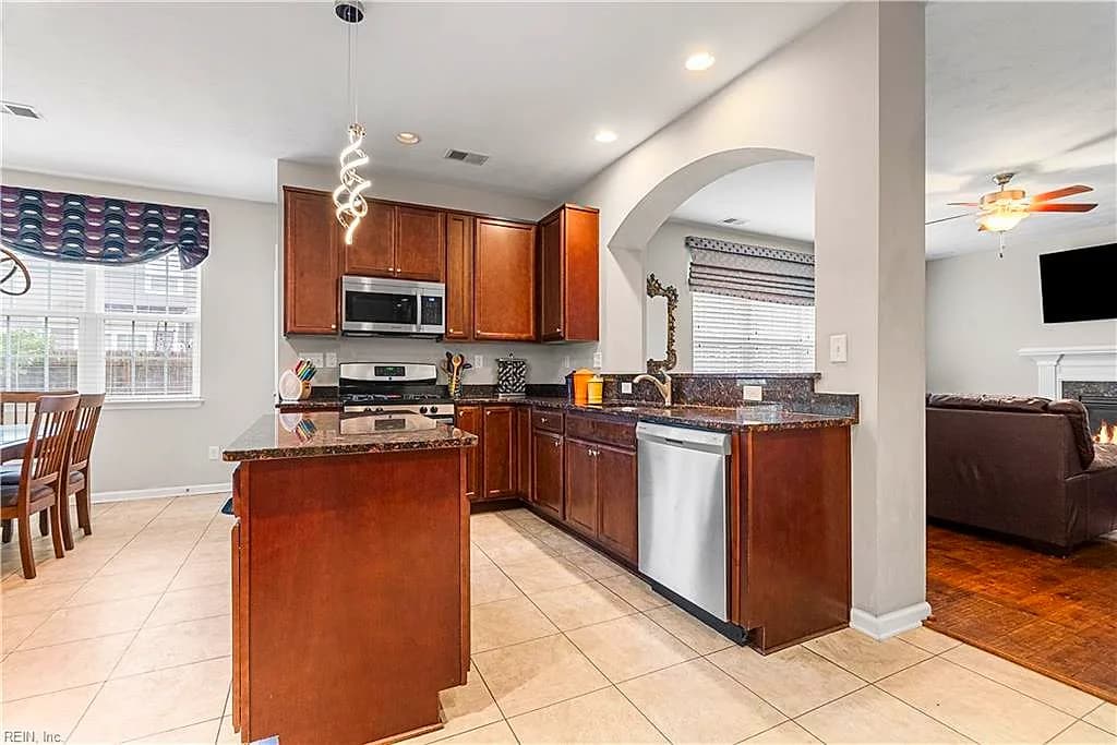 2541 Mirasol DR, VIRGINIA BEACH VA 23456 - Photo 5
