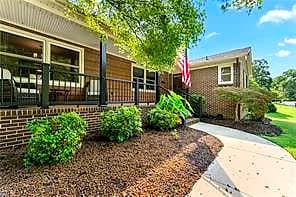 12 Everett DR, NEWPORT NEWS VA 23602 - Photo 4