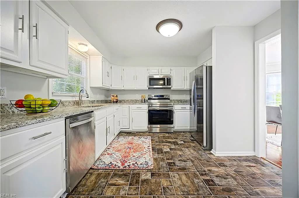 821 Lancaster LN, NEWPORT NEWS VA 23602 - Photo 4