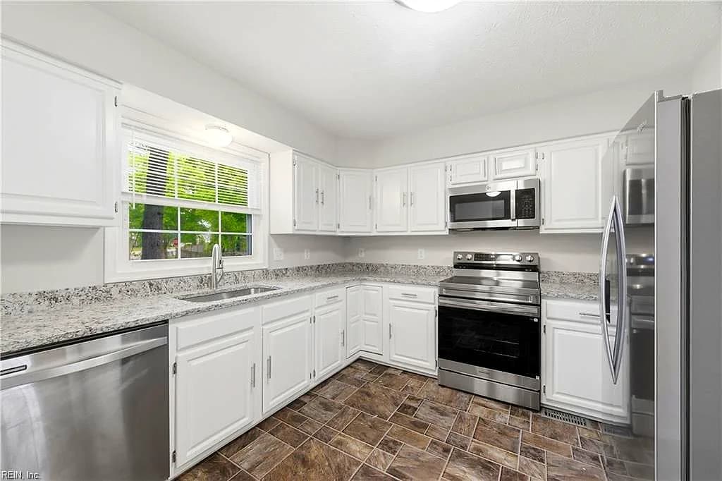 821 Lancaster LN, NEWPORT NEWS VA 23602 - Photo 5