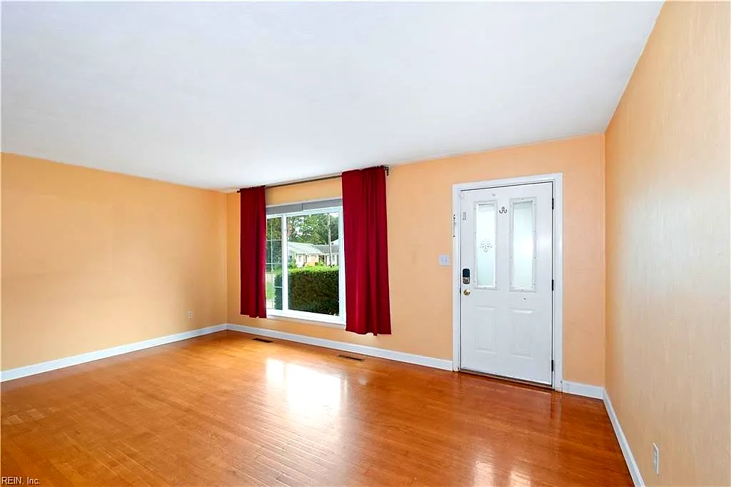 4 Bramston DR, HAMPTON VA 23666 - Photo 5