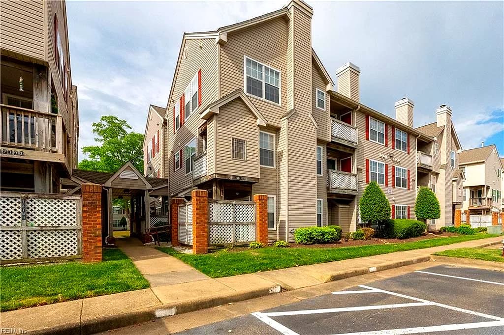 12811 Daybreak CIR, NEWPORT NEWS VA 23608 - Photo 3