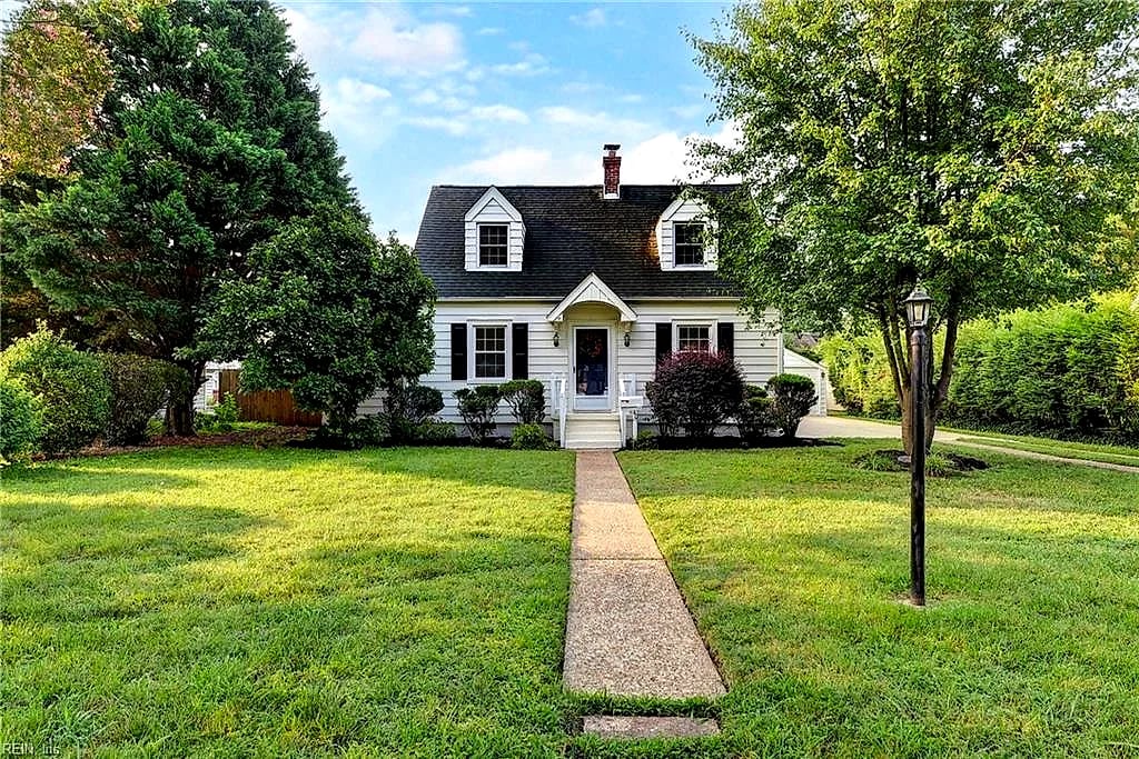 40 Langley AVE, NEWPORT NEWS VA 23601