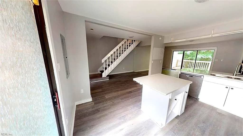 211 Bridgewater DR, NEWPORT NEWS VA 23603 - Photo 5