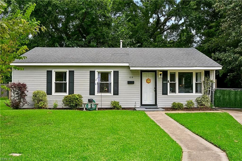 129 Peachtree LN, Hampton — 4 bed Residential, 984 sqft