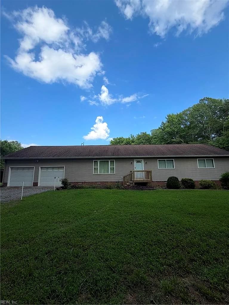 8281 Roaring Springs RD, GLOUCESTER VA 23061 - Main photo